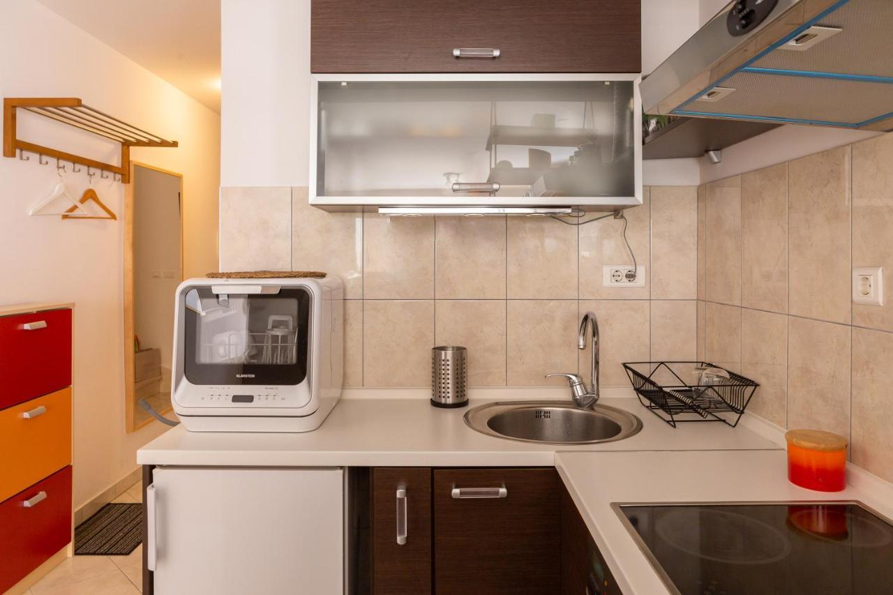 Modern Apt With Terrace 4 Min Walk To The Beach Split Exterior photo